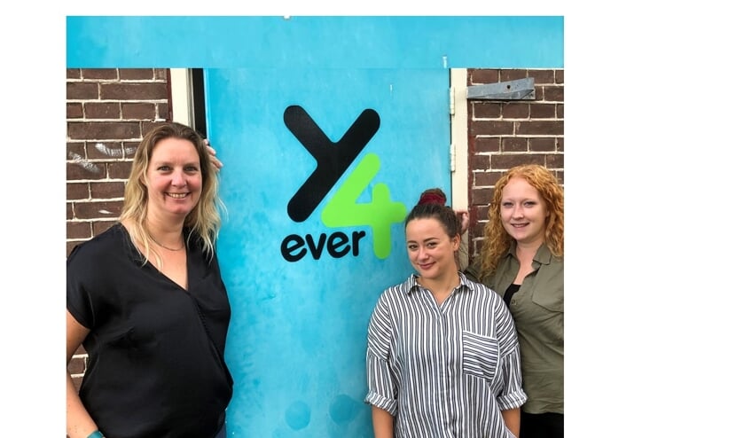 Jongerenwerkers Berber Kruger, Vera Volders en Sandra van de Water van Young4ever.