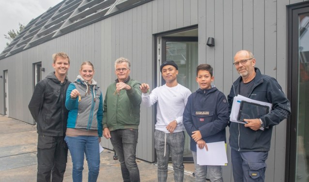 De eerste bewoners van De Tuunen kregen woensdag de sleutels van hun huurwoning.