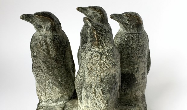Barbara de Clercq: bronzen pinguins in Galerie Posthuys