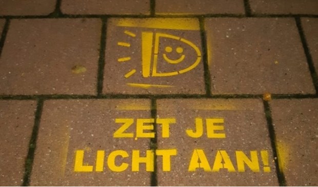 Een van de 'tags' op de weg.