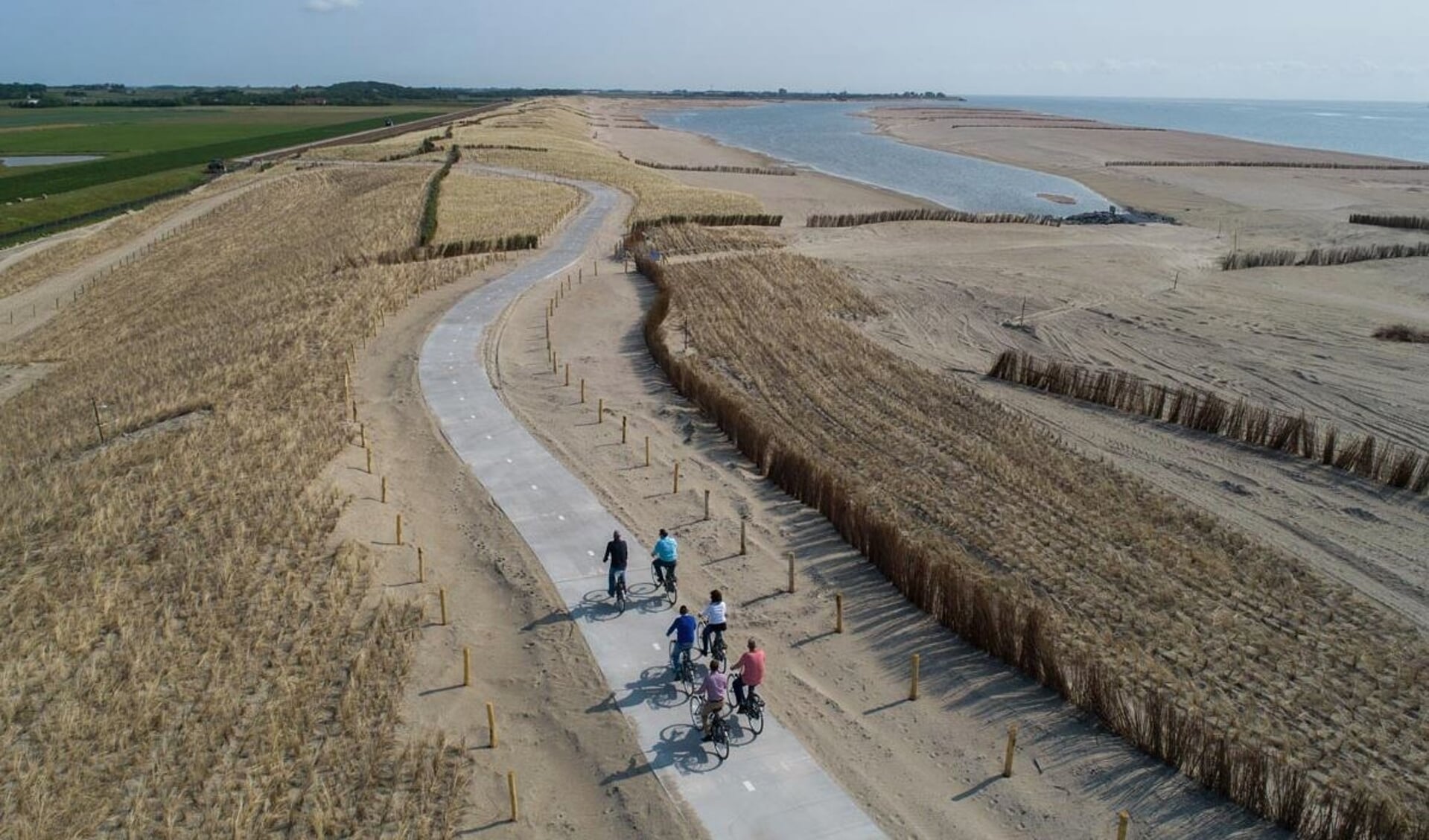 In deze film ontdek je wat er de afgelopen jaren met de dijk van Texel is gebeurd om te zorgen dat het eiland de komende 50 jaar weer beschermd is tegen het water.