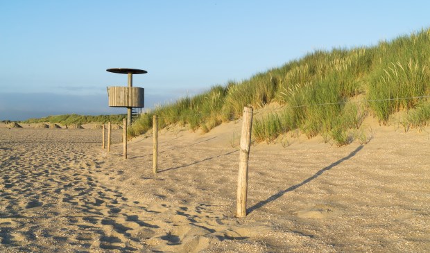 geniet van de glooiende zandduinen tijdens een ochtendwandeling
