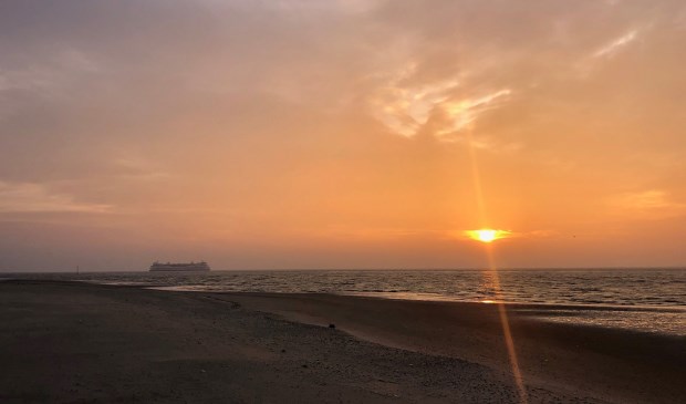 Zonsopkomst bij de boot.