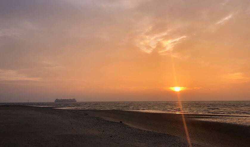 Zonsopkomst bij de boot.