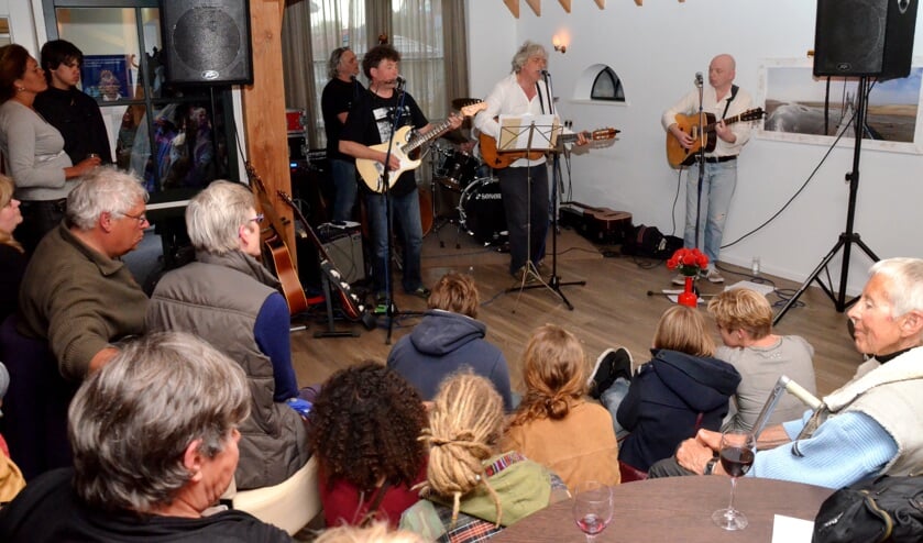 Grote drukte in de Texelhoeve tijdens de avond over Bob Dylan in 2013.