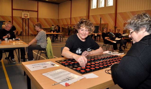 Oefening voor de hand- en oogcoördinatie in de aanbouw van Ons Genoegen die inmiddels wordt gesloopt.