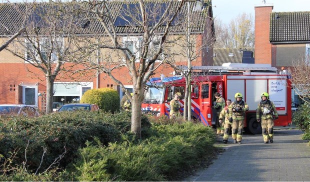 De brandweer in de Lieuwstraat.