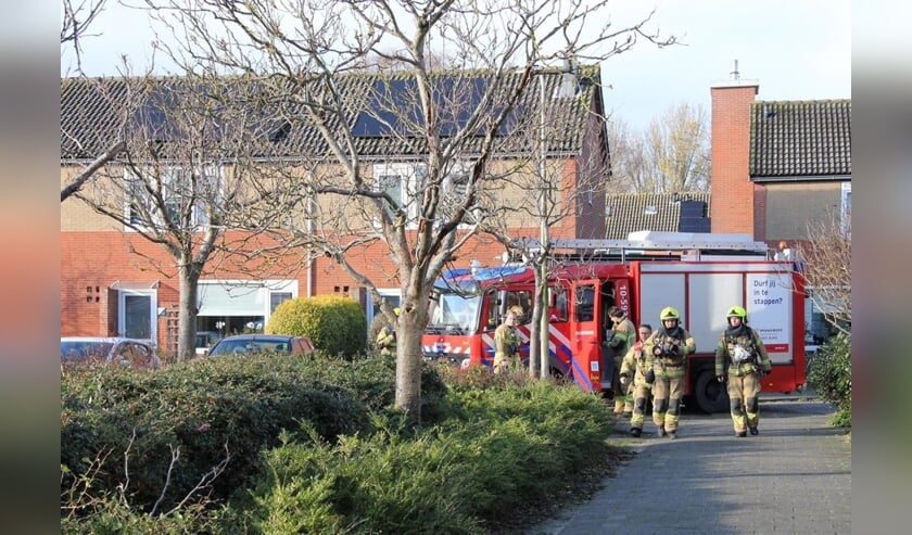 De brandweer in de Lieuwstraat.