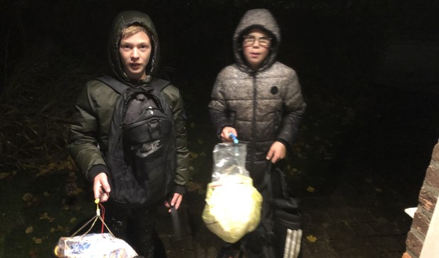 Kinderen vieren Sint Maarten in Oosterend.