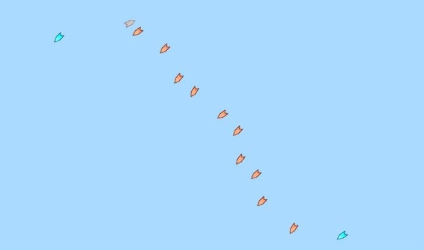 Op marinetraffic is te zien hoe diverse kotters en andere schepen aan het zoeken zijn naar de opvarenden van de vermiste UK165 Lummetje.
