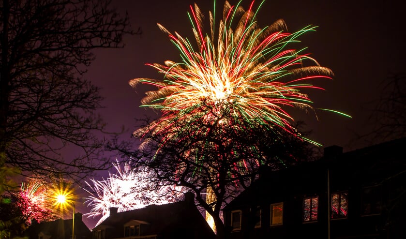 Vuurwerk boven Den Burg, vastgelegd door Justin Sinner Pictures.