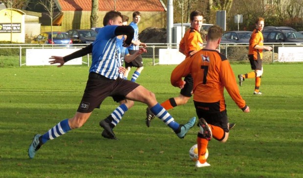 ZDH-speler Tom Bijl in volle sprint.