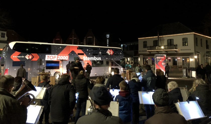 KTF speelt live op Radio 2 bij de stembus op de Groeneplaats.