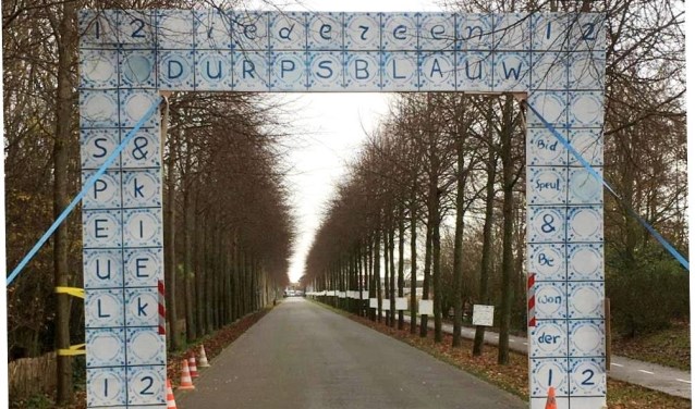 De Cocksdorp draait warmt met 'Durps Blauw' waarvoor meer dan zeventig spreuken in het dorp hangen.