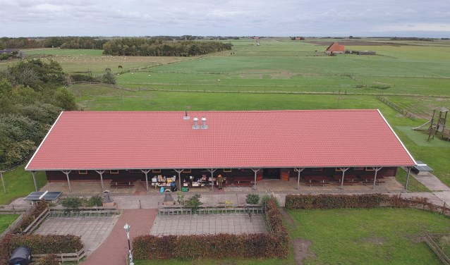 Protec Solutions heeft voor Groepsaccommodatie De Stolp in De Hoorn, Texel het asbestdak gesaneerd.