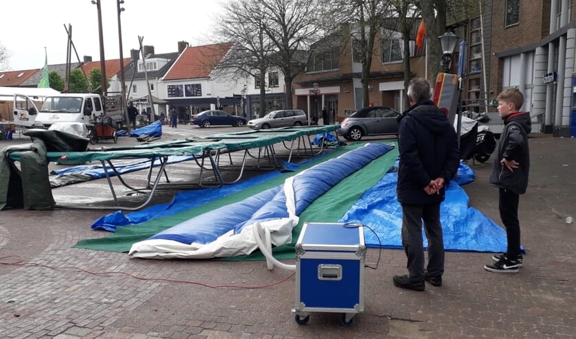 druk bezig om zo meteen alle kinderen te kunnen laten springen