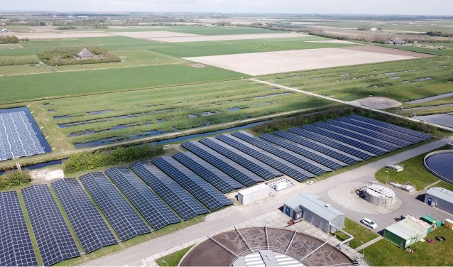 Het energieveld van het Hoogheemraadschap op Everstekoog bestaat uit 5.160 zonnepanelen.