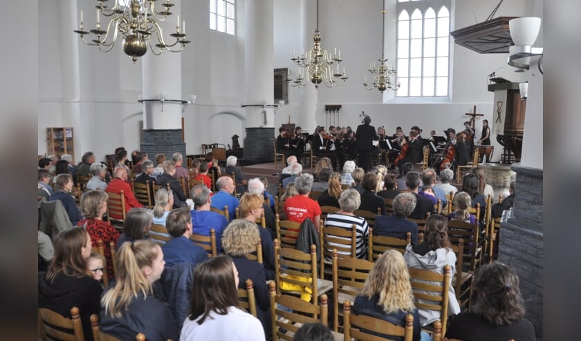 Het Amsterdams Studenten Orkest in de Burghtkerk in Den Burg.