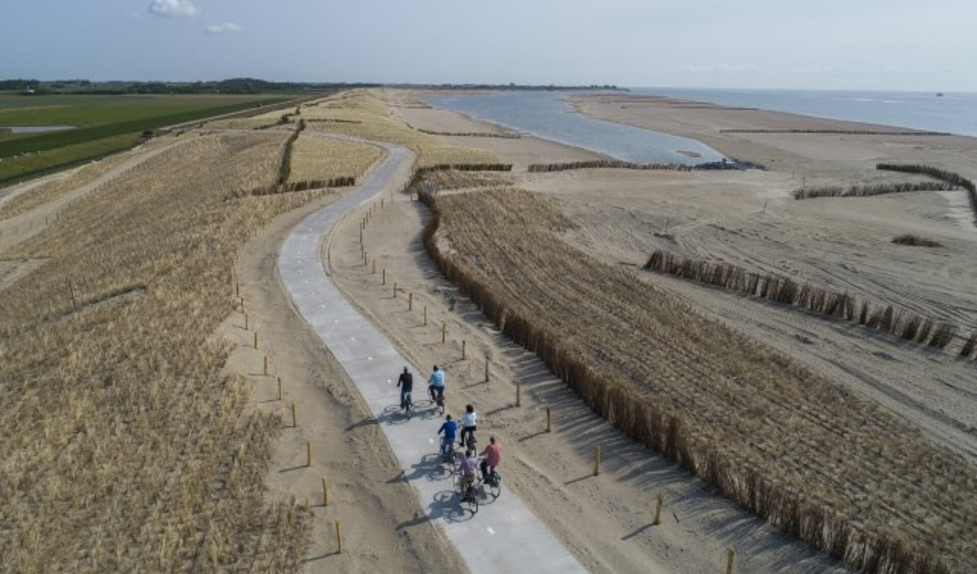 Het nieuwe fietspad bij de PH-zanddijk, gezien in de richting van Oudeschild.