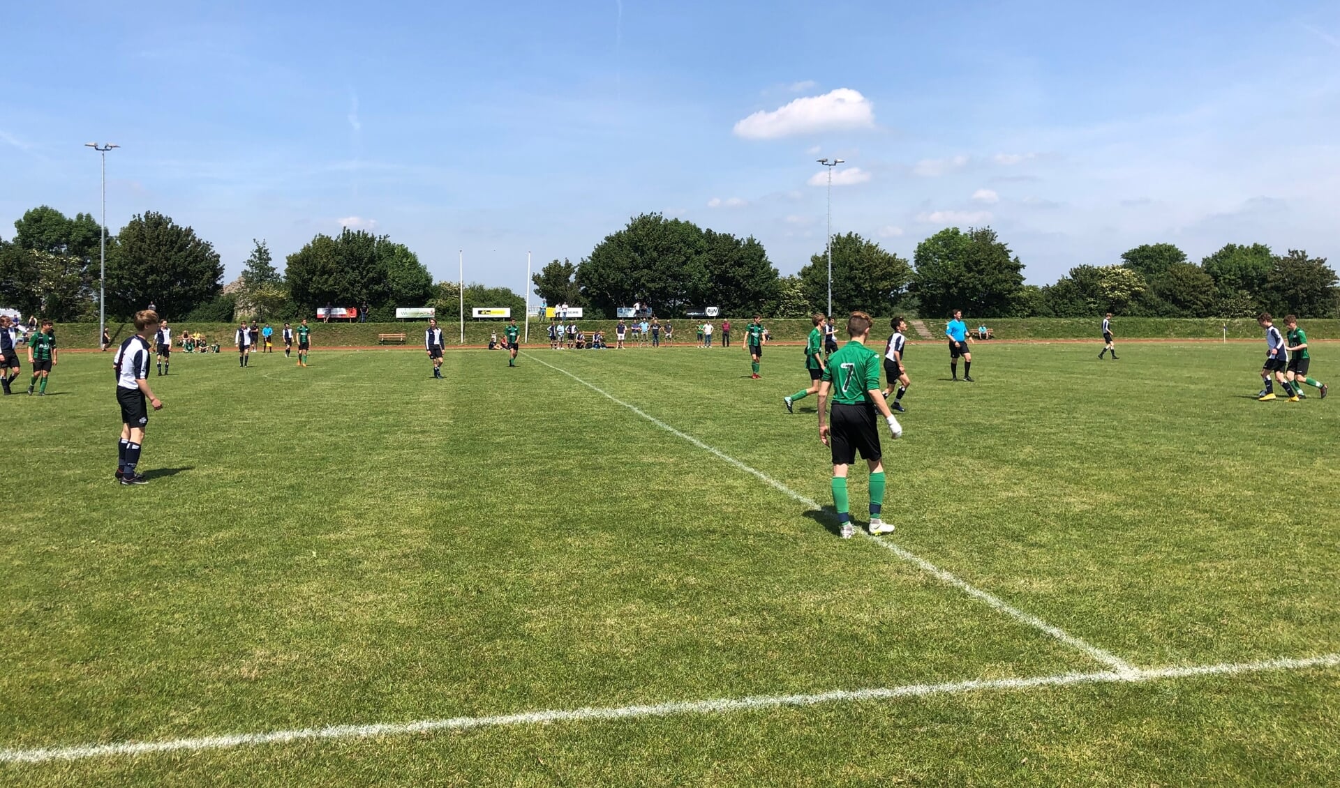 Texel'94 JO 17-1 in actie tegen Victoria om de KNVB-beker.