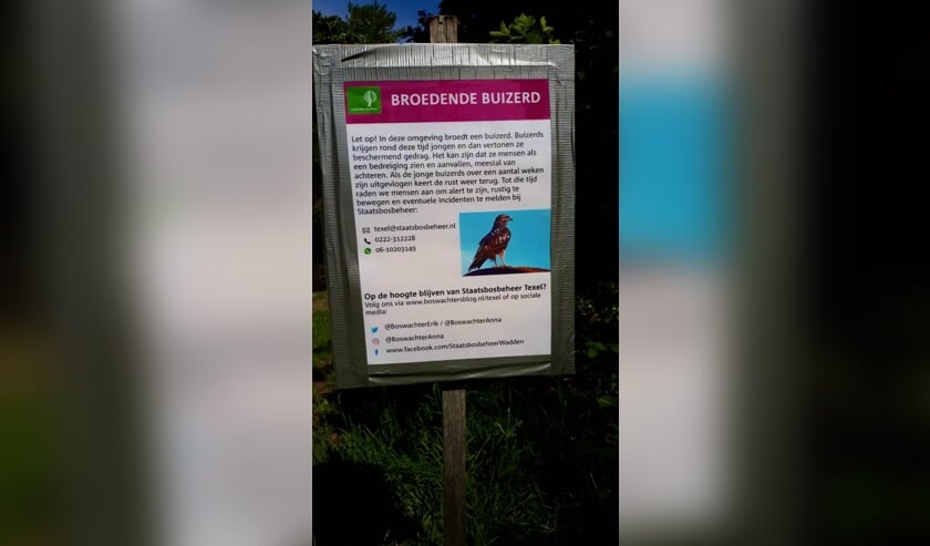 Het bord om te waarschuwen.
