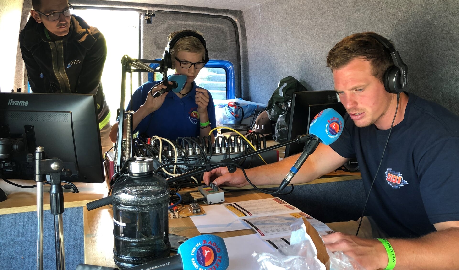 Live-uitzending van Radio Texel tijdens de autocross afgelopen zondag.