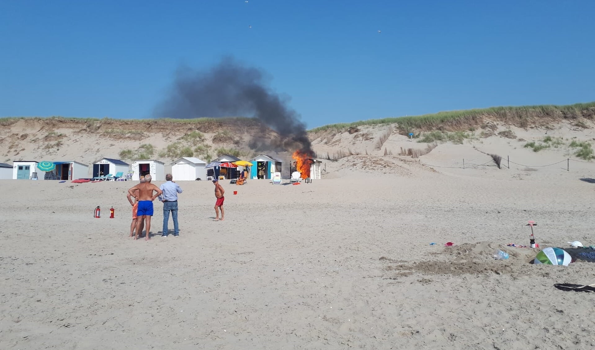 Brand in het strandhuisje bij Paal 9.