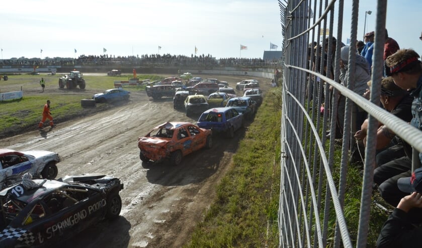 Kettingbotsing in de finale van de rodeo.