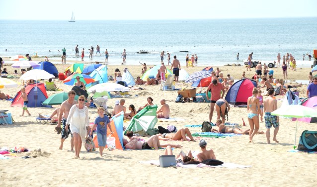 Volop drukte op het Texelse strand.