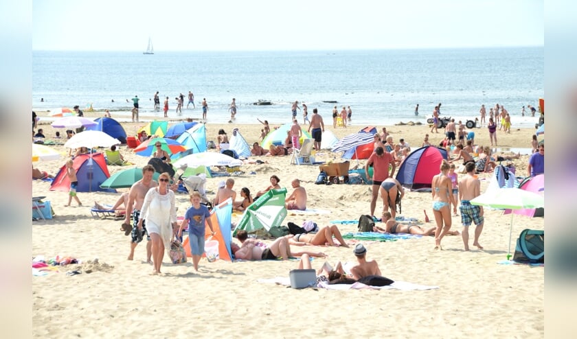 Volop drukte op het Texelse strand.