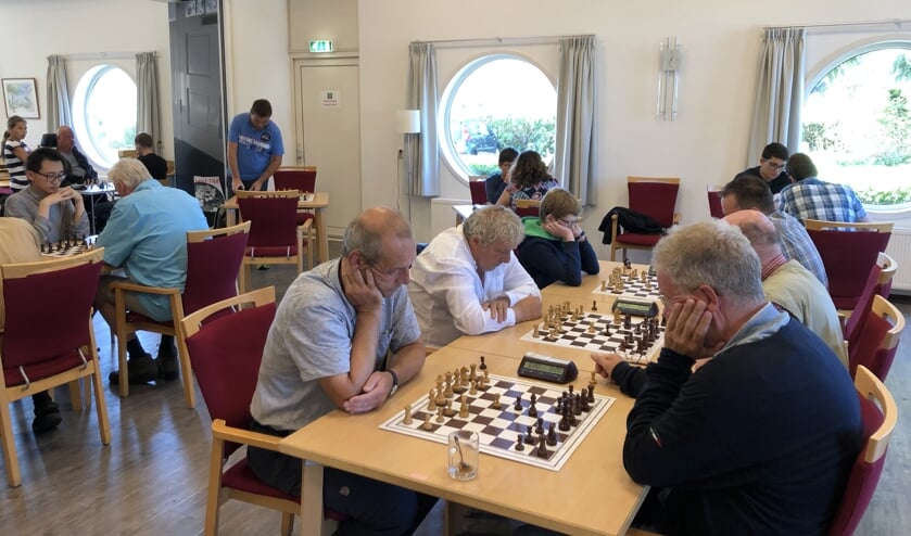 Schaken in De Buureton.