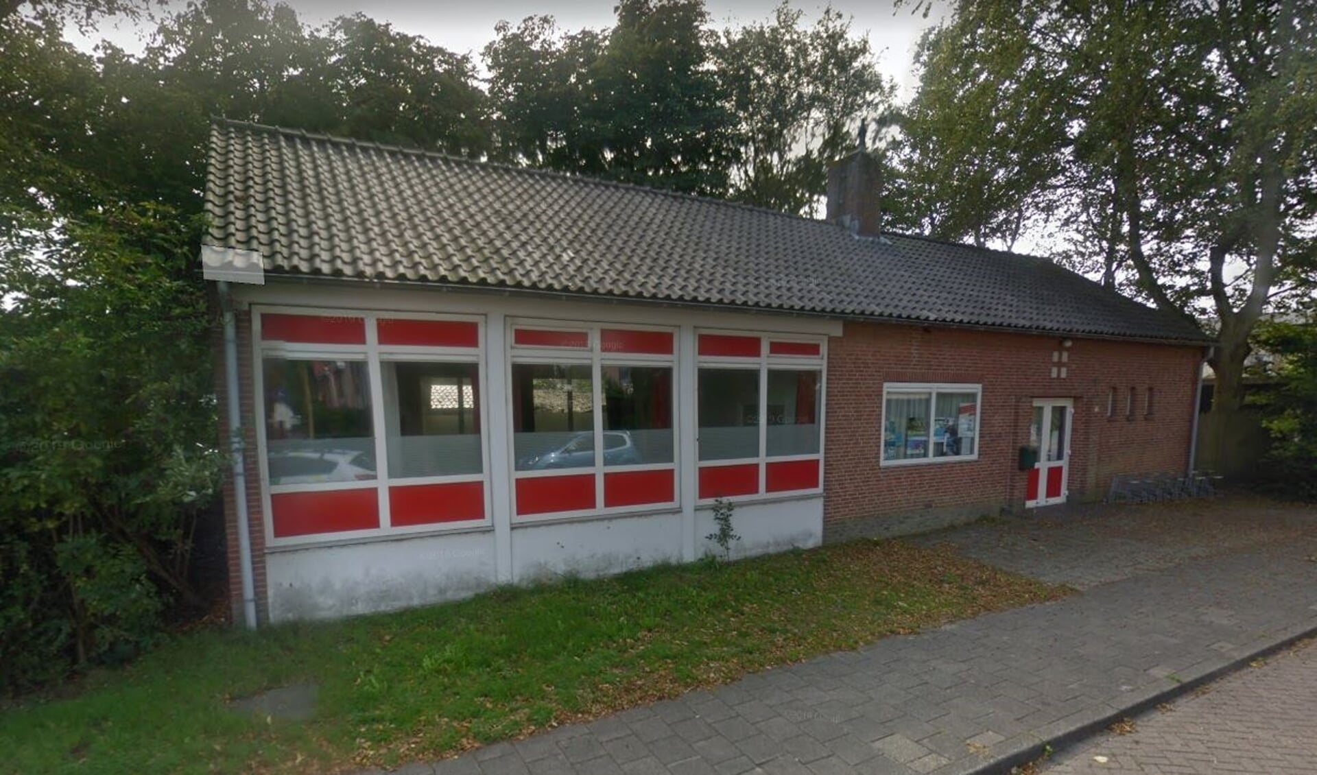 Het Rode Kruisgebouw aan de Jonkerstraat in Den Burg.