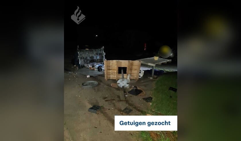 De restanten van het stalletje langs de Laagwaalderweg.