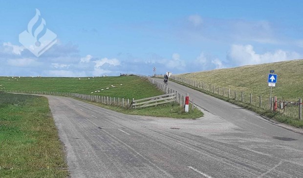 De dijk tussen de Stengweg en de Volharding nabij De Cocksdorp.