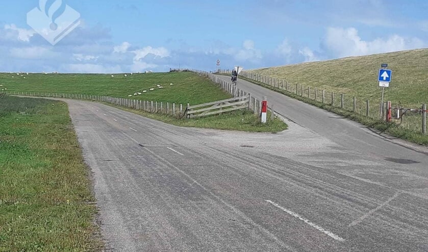 De dijk tussen de Stengweg en de Volharding nabij De Cocksdorp.