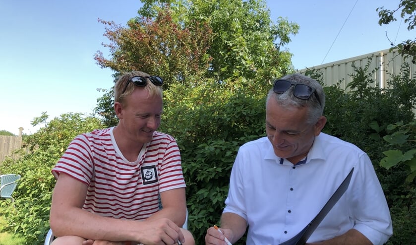 Morten Eschweiler en Bart de Vries bezig met de voorbereidingen.