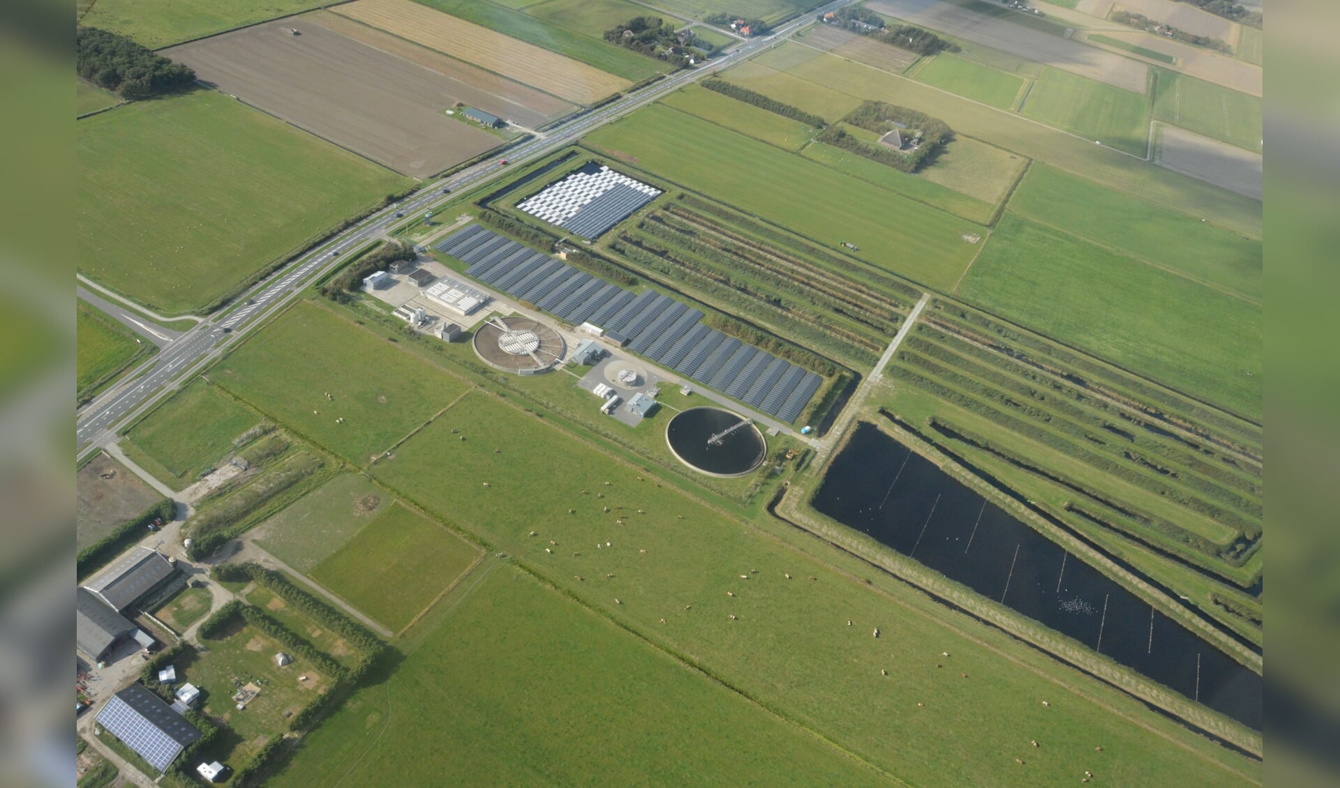 De rioolwaterzuivering van Hollands Noorderkwartier op Everstekoog.