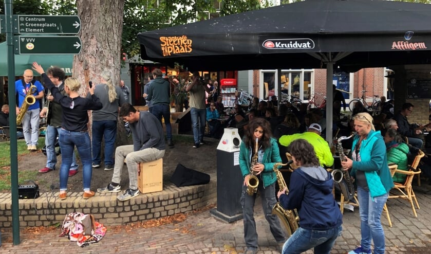 De Skyblasters Big Band op de Stenenplaats.
