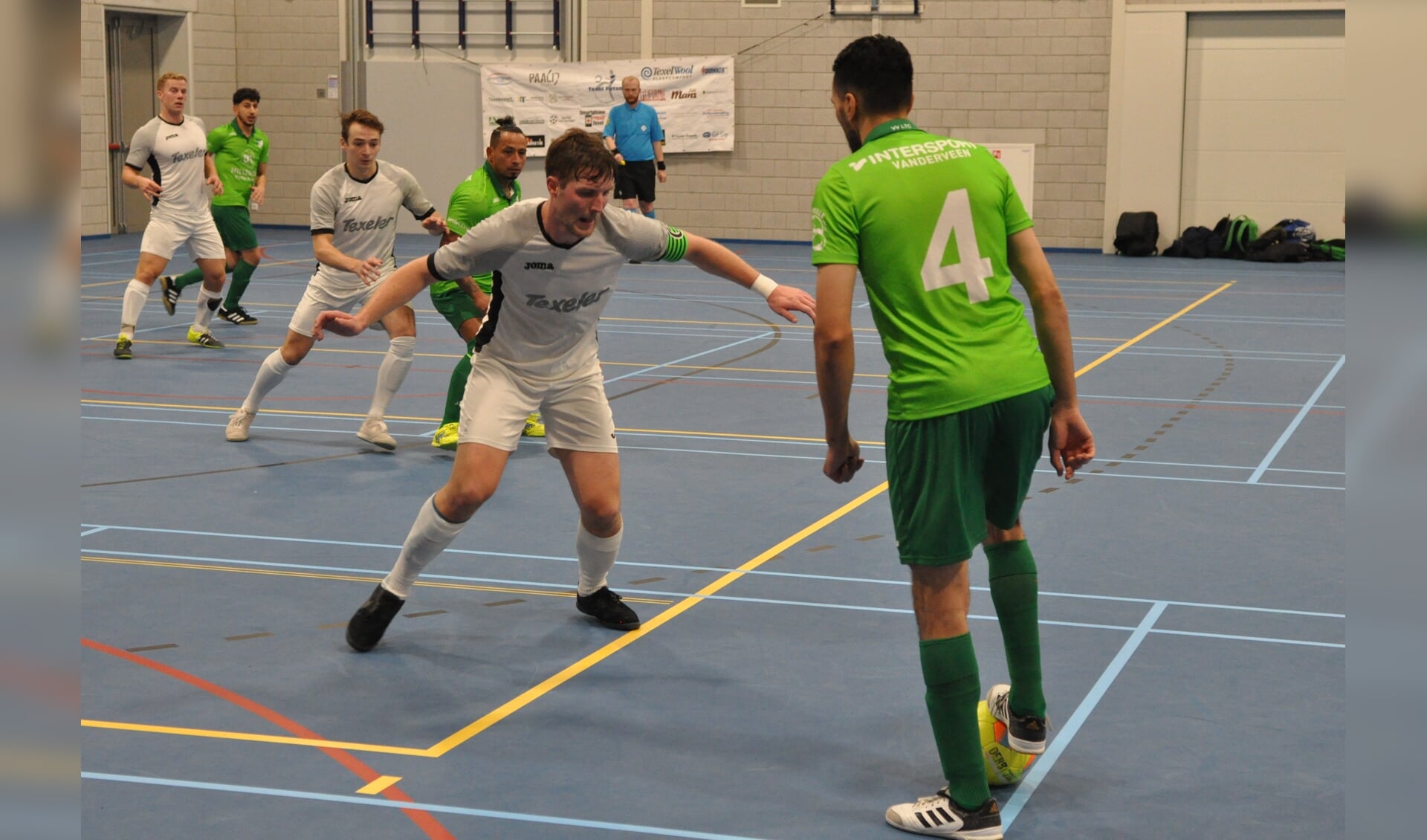 Texel Futsal (in het wit).