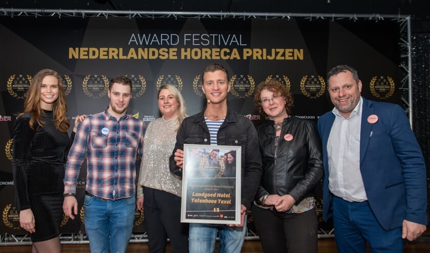 De prijsuitreiking in Aalsmeer. Van links naar rechts: Nicky Opheij (Miss Nederland), Mike Geus (kok), Iris Bosma (gastvrouw/receptioniste), Jan Versteegh (presentator), Linda Vossen (gastvrouw) en Ansgar van der Spek.