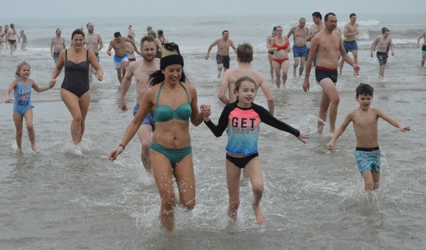 De nieuwjaarsduik bij Paal 28.