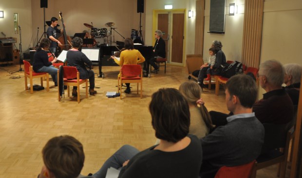 Openbare repetitie in de voorspeelzaal van Artex.