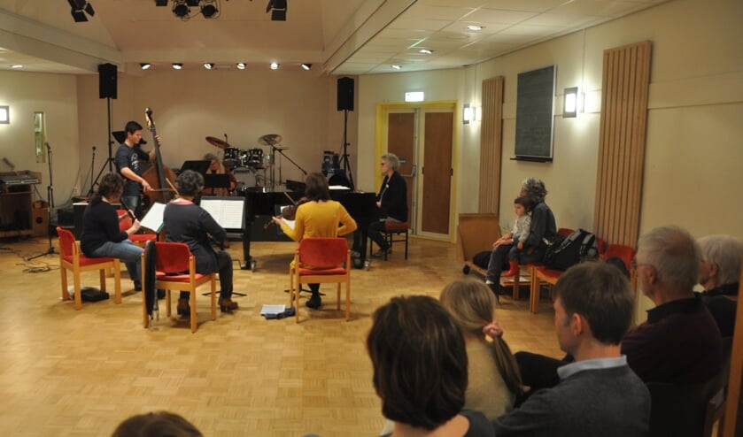 Openbare repetitie in de voorspeelzaal van Artex.