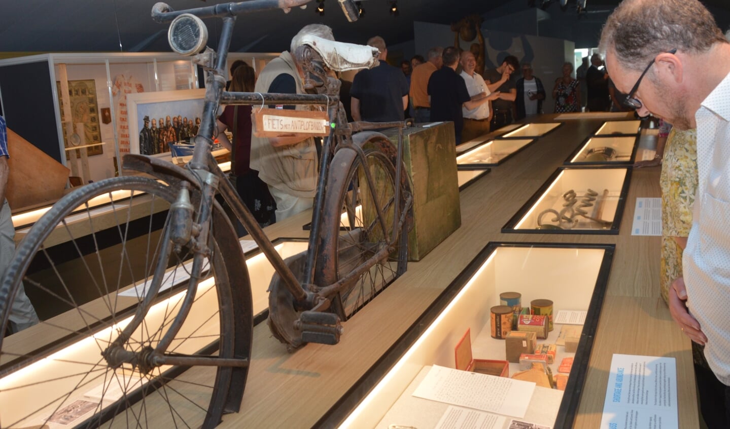Een fiets uit de oorlog in het Luchtvaart- en Oorlogsmuseum.