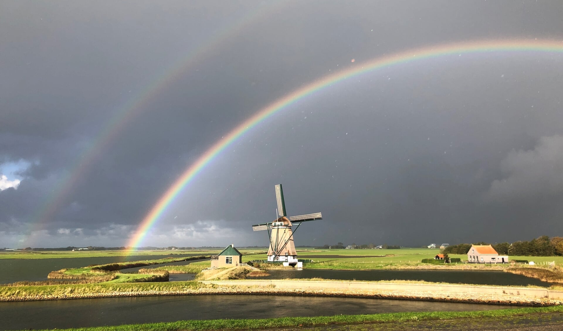 Dubbele regenboog bij molen van Het Noorden.