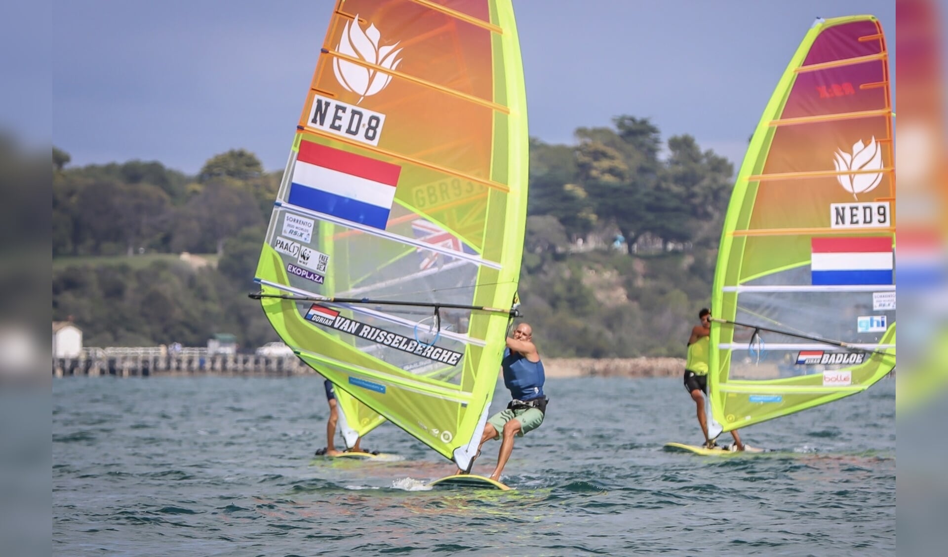 Dorian van Rijsselberghe en Kiran Badloe op het water in Australië.