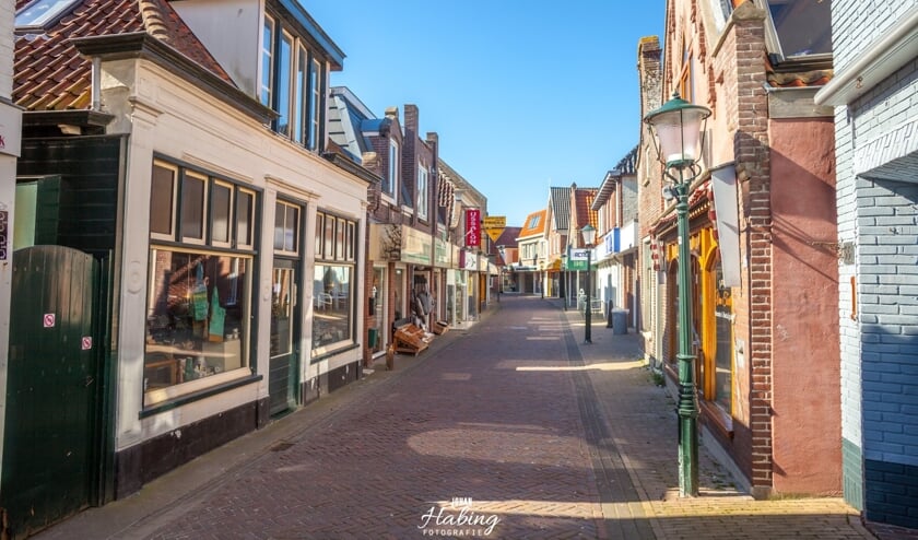 Een lege Weverstraat in Den Burg.