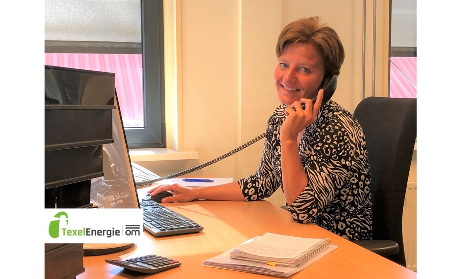 Monique Krijnen-de Ridder is op kantoor aanspreekpunt van energiecoöperatie TexelEnergie