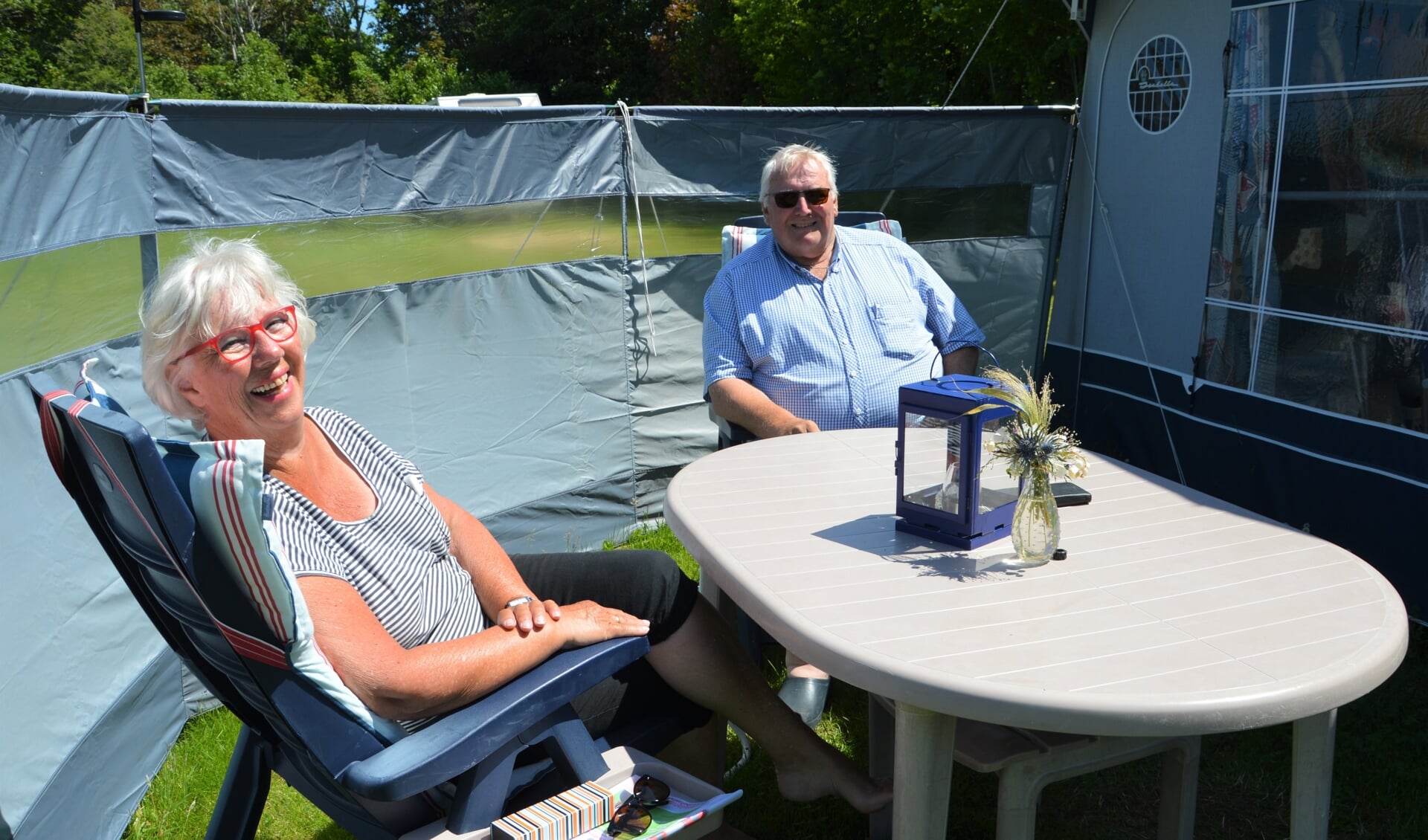 Klasje en Jan Schotsman uit Nieuwe Niedorp genieten volop van hun vakantie op camping 't Woutershok. 