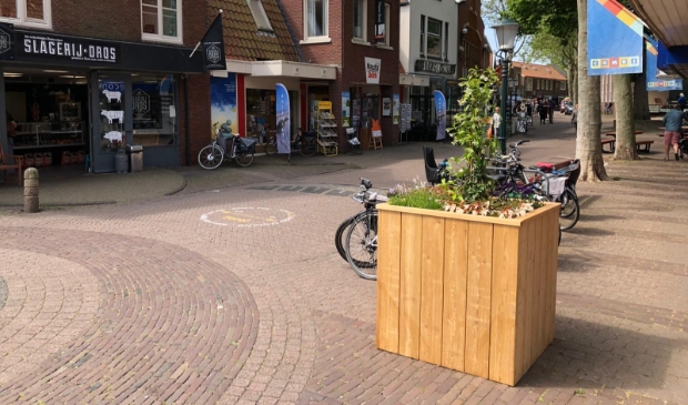 <p>Een van de bloembakken in Den Burg die uit het Ondernemersfonds werd betaald.</p>
